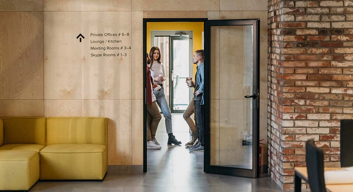 Las soluciones de impresión para oficinas modernas no son solo decorativas, son parte esencial de una experiencia de marca coherente y profesional.