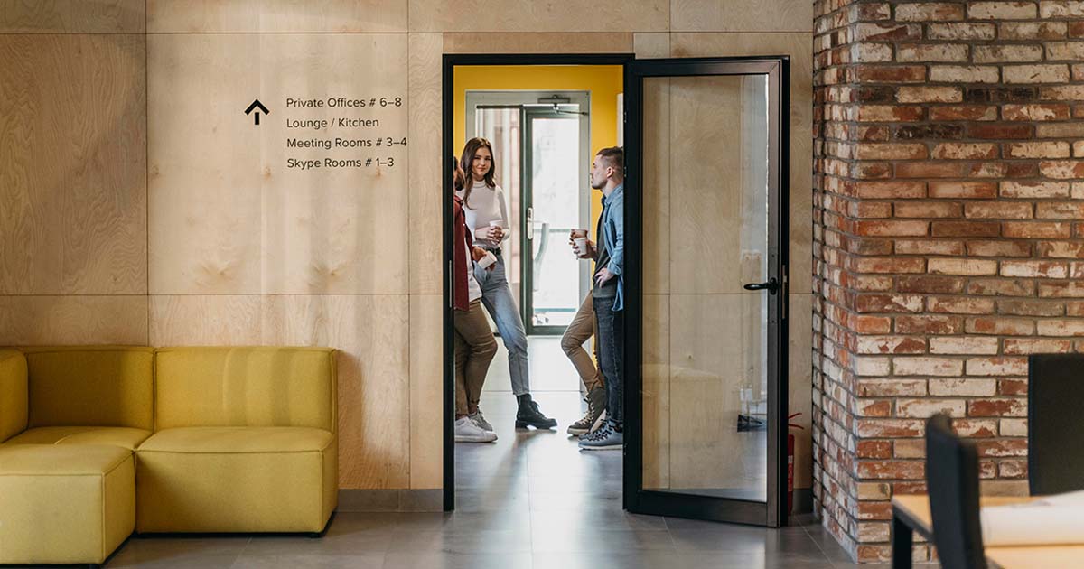 Las soluciones de impresión para oficinas modernas no son solo decorativas, son parte esencial de una experiencia de marca coherente y profesional.